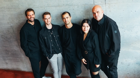 Audi hat neue Leadagentur für nationale Kampagnen - Das Envy Pich-Team (v.l.) Niels Verlemann, Fabian Fey, Sebastian Jerez, Renata Casanova und Andrej Munivrana von Envy - Foto: Envy